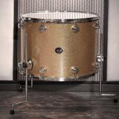 18" x 16" DW Collector Series