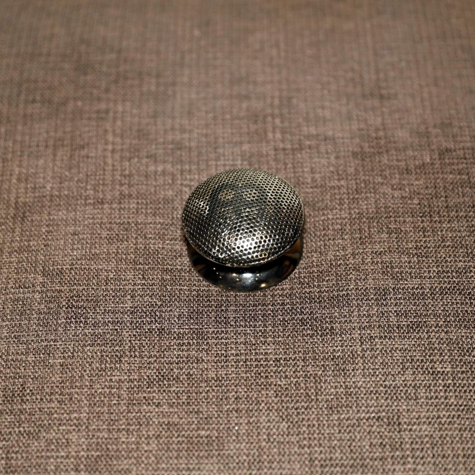 Metal shaker